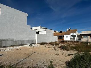 Wohngrundstück in Calle francisco fernández ordóñez 1