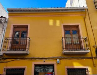 Casa adossada a Calle merced 7. Vivienda en inmejorable ubicación de calasparra