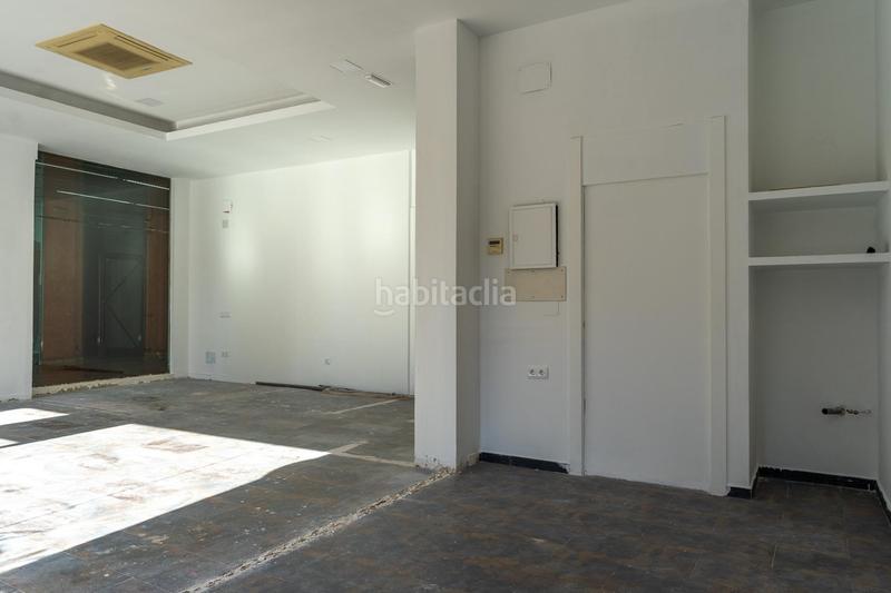 Foto 21d5392c-761e-4e77-9d0c-40568b772bf5. Alquiler local comercial en menendez pelayo 11 amplio bajo en galería comercial con excelente iluminación natural en Molina de Segura