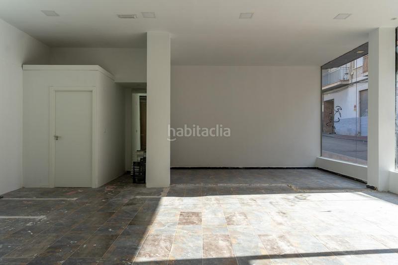 Foto 3d731543-90dc-4587-86aa-acf8dda63d2e. Alquiler local comercial en menendez pelayo 11 amplio bajo en galería comercial con excelente iluminación natural en Molina de Segura