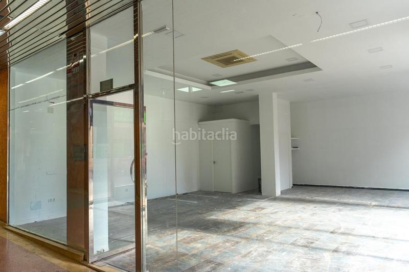 Foto bdecb6c4-ef8a-45c2-8a01-9598a45cb8ac. Alquiler local comercial en menendez pelayo 11 amplio bajo en galería comercial con excelente iluminación natural en Molina de Segura
