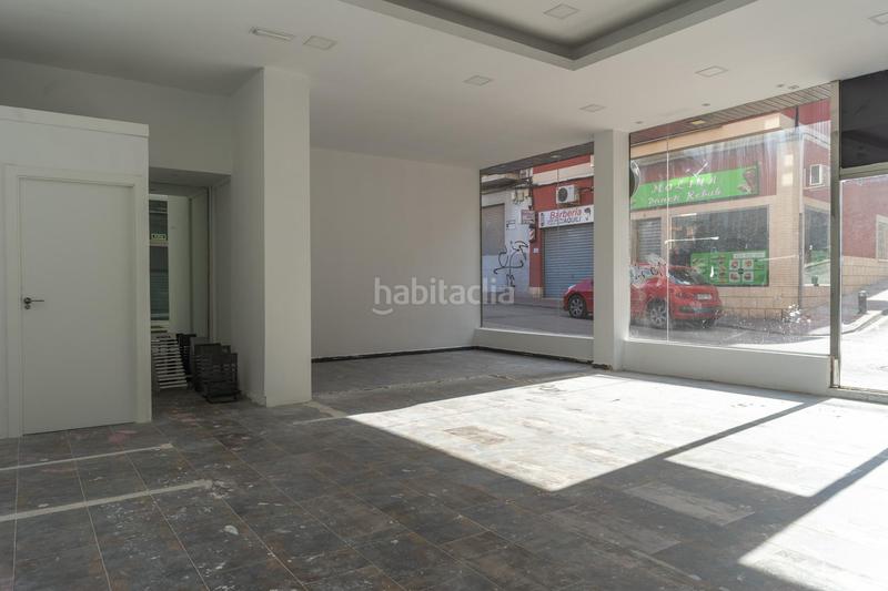 Foto dacdaaae-f51a-4a19-b0be-d848b3228d65. Alquiler local comercial en menendez pelayo 11 amplio bajo en galería comercial con excelente iluminación natural en Molina de Segura