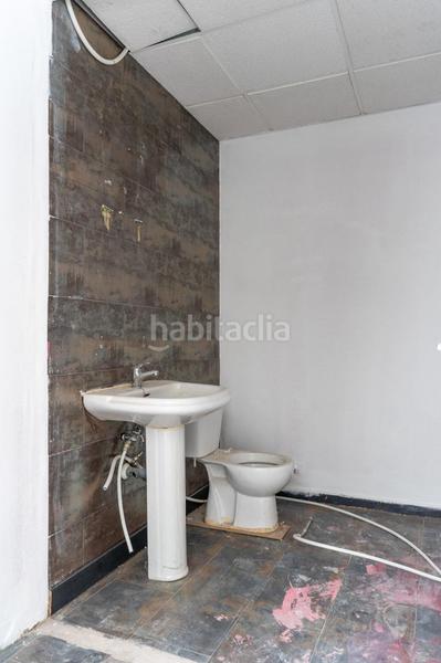 Foto dae1efdf-fdd1-41e6-b7a9-2c202729aefe. Alquiler local comercial en menendez pelayo 11 amplio bajo en galería comercial con excelente iluminación natural en Molina de Segura