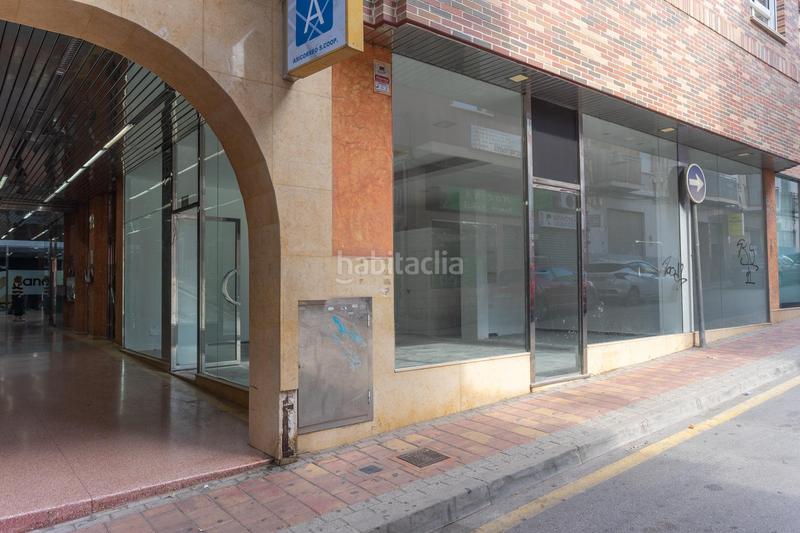 Foto ee54fcc8-ec33-4202-8523-8633034aab94. Alquiler local comercial en menendez pelayo 11 amplio bajo en galería comercial con excelente iluminación natural en Molina de Segura