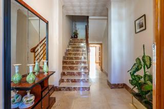 Casa  Carretera ceuti. Finca espaciosa y multifuncional con patio y terraza en ubicaci