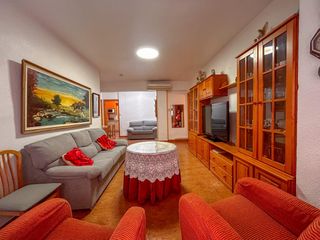 Miete Etagenwohnung in Centro. Piso en excelente ubicación de 3 habitaciones