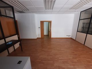 Location Bureau à Murcia - av pinos 9. Amplio bajo para oficina disponible en alquiler con despachos in