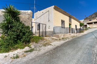 House in Fortuna. Vive en plena sierra de la pila en este estupendo caserio con bo