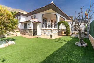 Haus in Fortuna. Magnífico chalet con vistas en fortuna