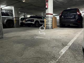 Parking coche  Valeta de. Parking medianogrande en sectoe sant feliu, lhospitalet