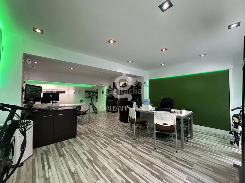 Foto e2eb485b-42dd-428b-812b-8c5a668b2f62. Local comercial a El Pedró Cornellà de Llobregat