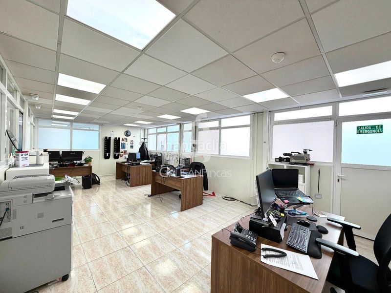 Foto 377eeb34-3df5-49be-8fdb-870813a087db. Office space with heating parking in Almeda - El Corte Inglés Cornellà de Llobregat