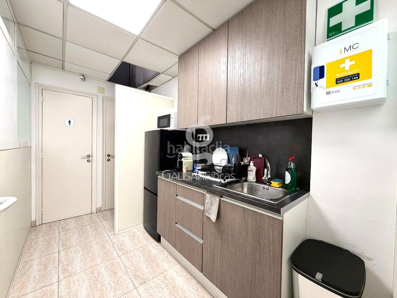 Foto 9e0bd326-486b-4de4-b27b-fc1678094fc6. Office space with heating parking in Almeda - El Corte Inglés Cornellà de Llobregat