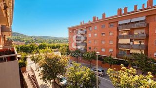 Etagenwohnung in Oriol martorell 9-11. Amplio y cómodo.