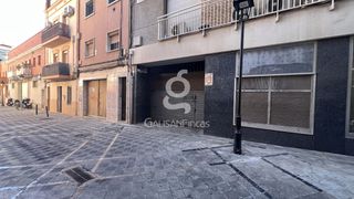 Car parking in Enric Prat de la Riba 131
