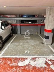 Autoparkplatz  Lleo xiii. Plaza de parking para coche grande