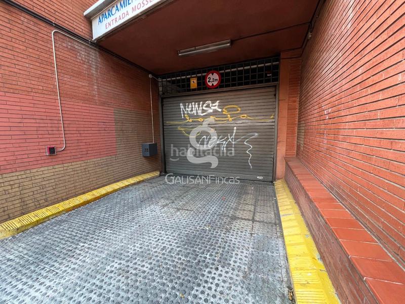 Foto ed376925-fb51-427a-a087-12bdd445632f. Autoparkplatz in mossen andreu 13 in La Gavarra Cornellà de Llobregat