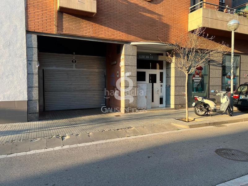 Foto f1c5b999-e171-4988-abaa-1f4420a2f80a. Car parking in Almeda - El Corte Inglés Cornellà de Llobregat