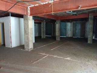 Local commercial  Carrer de frederic soler. 222m2 esquinero con 6 persianas