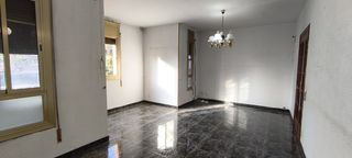 Etagenwohnung  Avinguda de la verge de montserrat. Centrico, con ascensor y balcon