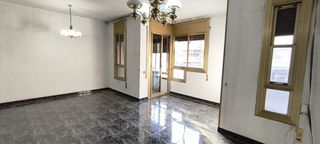 Etagenwohnung  Avinguda de la verge de montserrat. Centrico, con ascensor y balcon