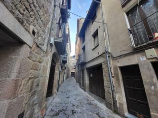 Masia a Solsona. Casa de 231m2 construidos al nucleo antiguo de solsona.