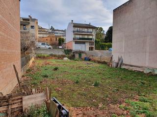 Terreny residencial a Solsona. Parcela rectangular de 233m2, plana en solsona.