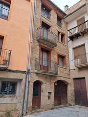 Masia a Sanaüja. Casa casco antiguo de sanaja.