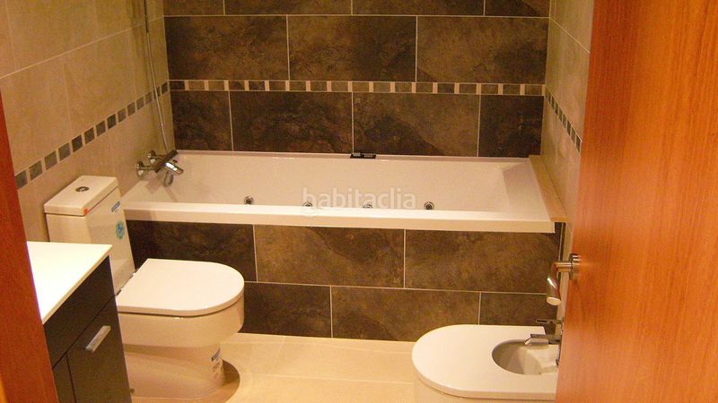 Foto bc244720-fa8b-41a8-a77a-399837e883b9. Casa adossada a Solsona