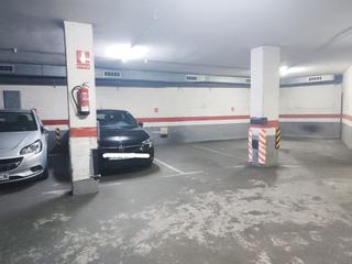Aparcament cotxe a Avinguda bufalà 33. Plaza de parking en av. bufalá . coche mediano. con posibilidad