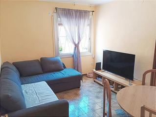 Appartement  Carrer de santa eullia. Piso de 62m2 sin ascensor en la zona de iglesia mayor sta.coloma