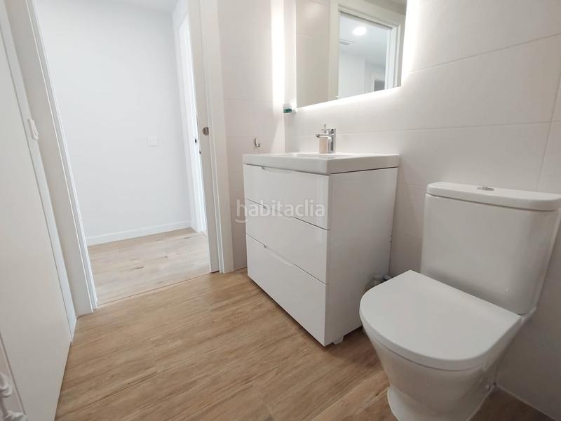 Foto f60db838-16a5-4e70-880e-041cf0b7e7e4. Pis a carrer del Manresà 31 a Manresà Badalona