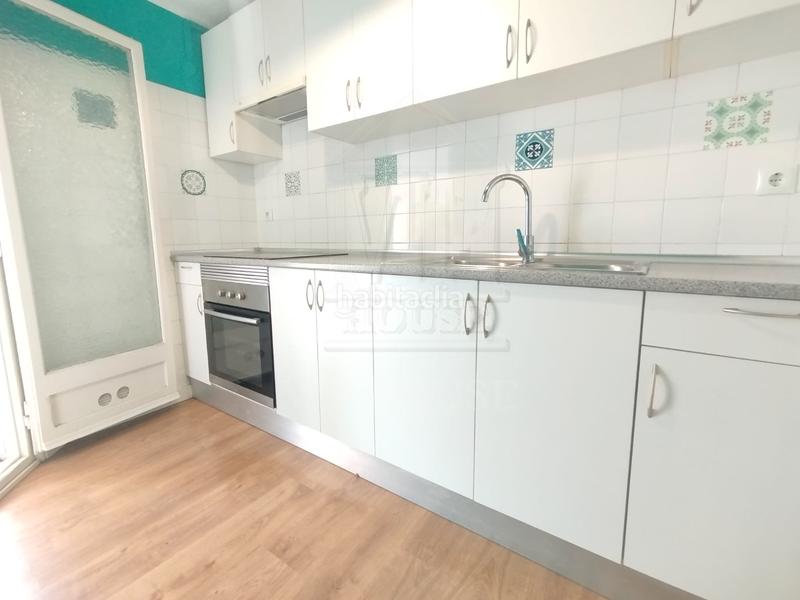 Foto 7e5a9e0a-c37a-466e-8d38-7fb455c207da. Piso en passeig de la vilesa 56 estupendo piso de 72m2, 3hab, terraza, soleado en Tiana