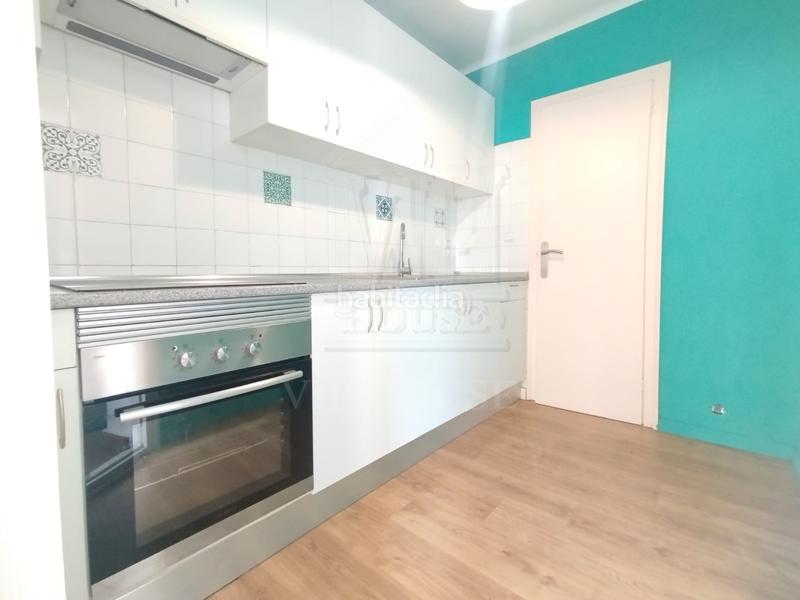 Foto e02f0428-9d14-45de-a856-a6aad0037a25. Piso en passeig de la vilesa 56 estupendo piso de 72m2, 3hab, terraza, soleado en Tiana
