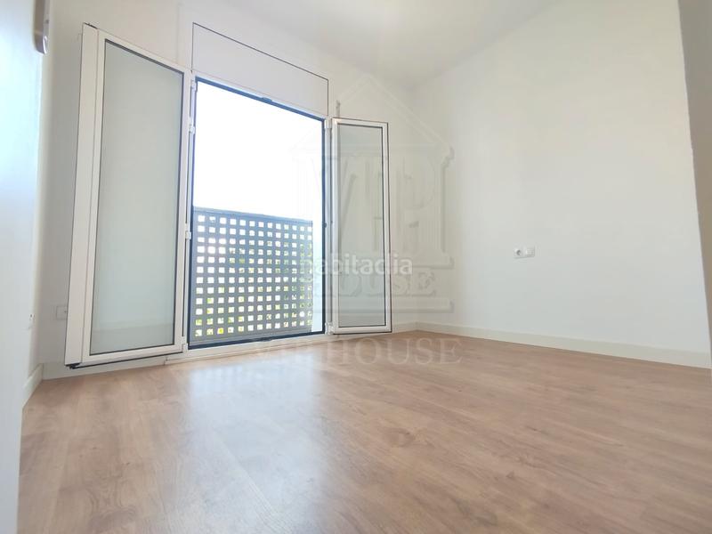 Foto f80725d5-c799-4f24-a44a-3aa8ae9133a0. Piso en passeig de la vilesa 56 estupendo piso de 72m2, 3hab, terraza, soleado en Tiana