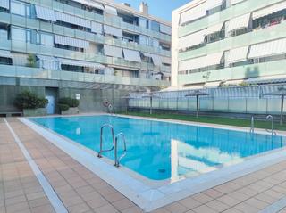 Pis a Carrer de tànger 48. Gran piso de 114m2, terraza, piscina comunitaria y parking opcio