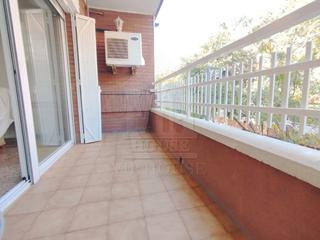Pis  Carrer de baldomer solà 30. Piso en zona inmejorable, balcon y parking incluido,  pep ventur