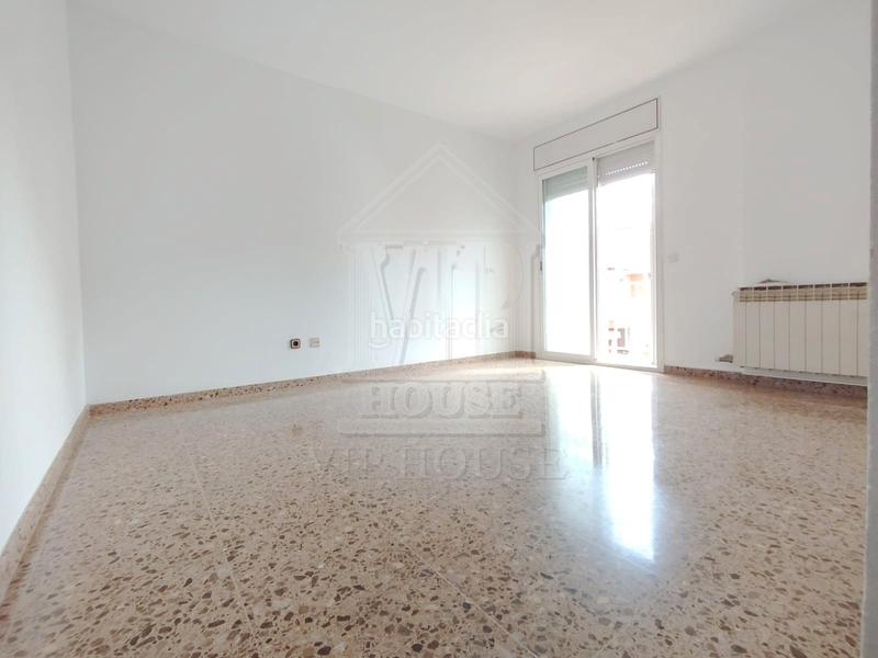 Foto 83a8a6dd-fdc3-4696-81ca-7e52e87d52ca. Pis a carrer de baldomer solà 30 a Progrés - Pep Ventura Badalona