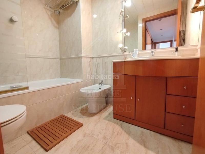 Foto f17522fd-17b9-4bf1-ab3d-a7b20d451f0a. Piso en carrer de barberà 75 espectacular piso en cerdanyola del valles en Cerdanyola del Vallès