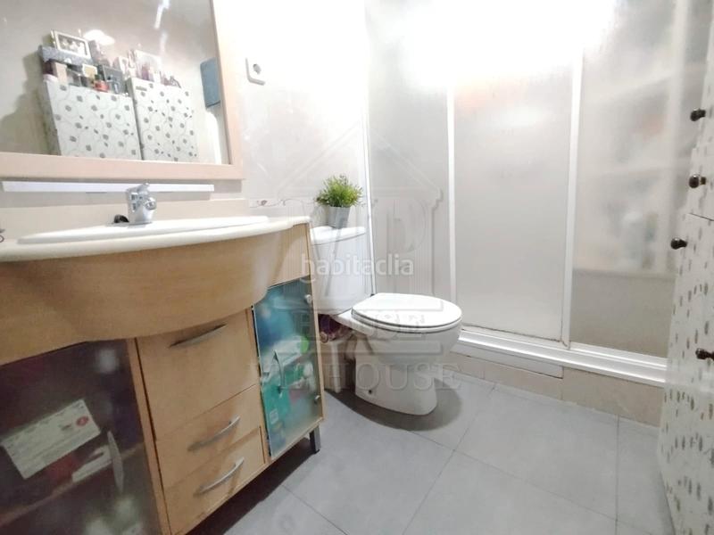 Foto 5c484779-dedf-4aa6-8224-fc5dfa7bf414. Flat in carrer d'isaac albéniz 242 in La Salut Badalona