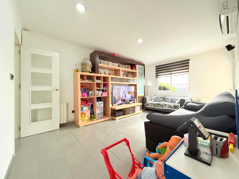 Foto 6db76faa-2011-438f-b13a-f4d1fe97356c. Etagenwohnung mit heizung in Can bassa Granollers