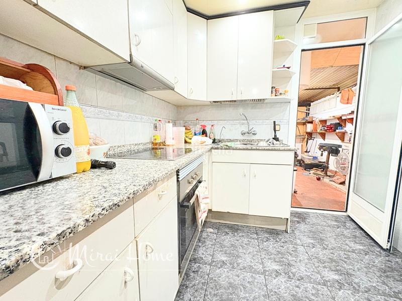 Foto ddc6305f-b0e2-44a4-9ff6-00cb61ef75c3. Erdgeschoss in Canovelles