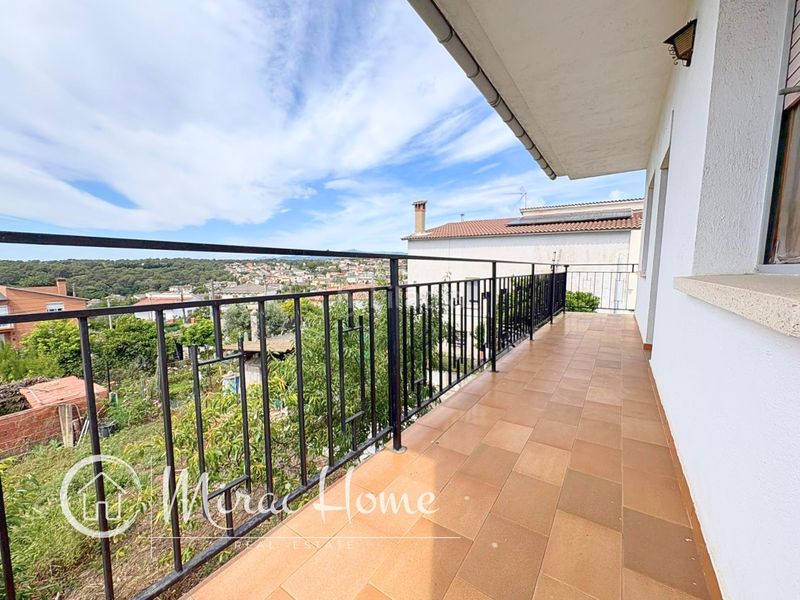Foto ca4500b8-7c76-4a4a-8fc2-f8815c3dfe5e. Casa amb calefacció aparcament a Lliçà d´Amunt