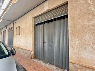 Parking coche en Alhama de Murcia Ciudad. Garaje amplio en zona centro