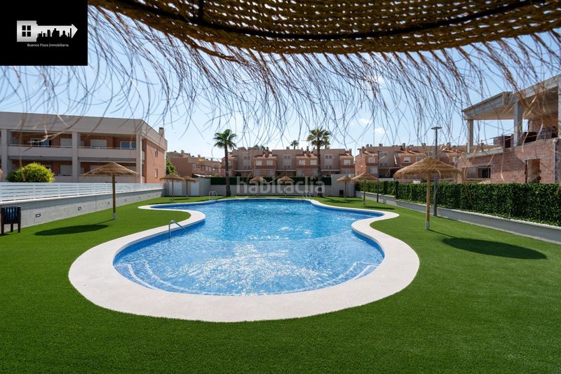 Foto 069a6bb6-12fa-40f6-a5e0-4990d61a8371. Casa adossada amb calefacció aparcament piscina a Santa Pola