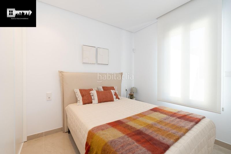 Foto 08f55ac1-bbfb-4ce8-b5ad-f9c0067e9145. Casa adossada amb calefacció aparcament piscina a Santa Pola