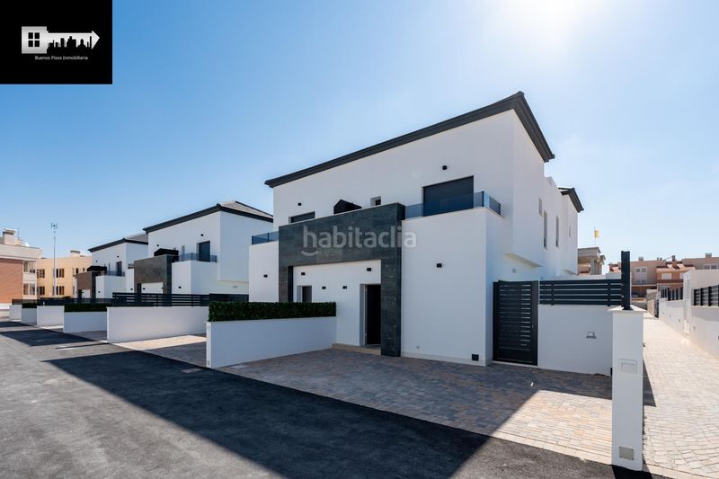 Foto 46056e69-d8b8-4858-abae-b170055047b6. Casa adossada amb calefacció aparcament piscina a Santa Pola