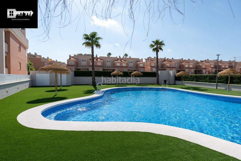 Foto 570eac6c-2fb1-46fe-b65f-05e3f952b32b. Casa adossada amb calefacció aparcament piscina a Santa Pola