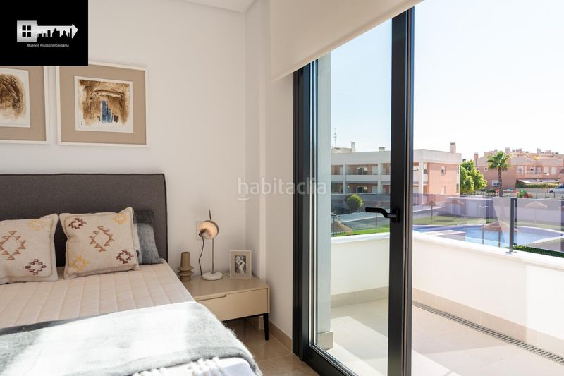Foto c9faeb20-182e-4489-8099-8ddd9ea1771e. Casa adossada amb calefacció aparcament piscina a Santa Pola