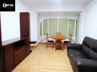 Etagenwohnung in Ensanche-Diputación